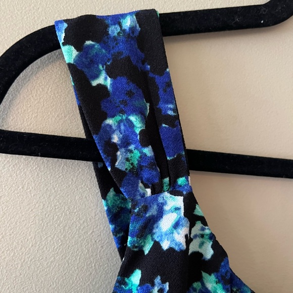Ann Taylor Black/Royal Blue/Blue/Mint Green/White Splotchy Floral Print Tank Top - Picture 9 of 14